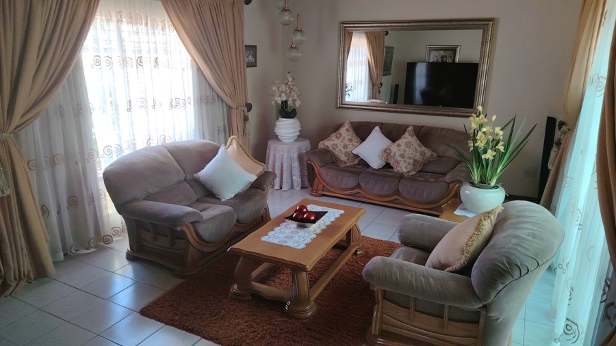 5 Bedroom Property for Sale in Flamwood North West